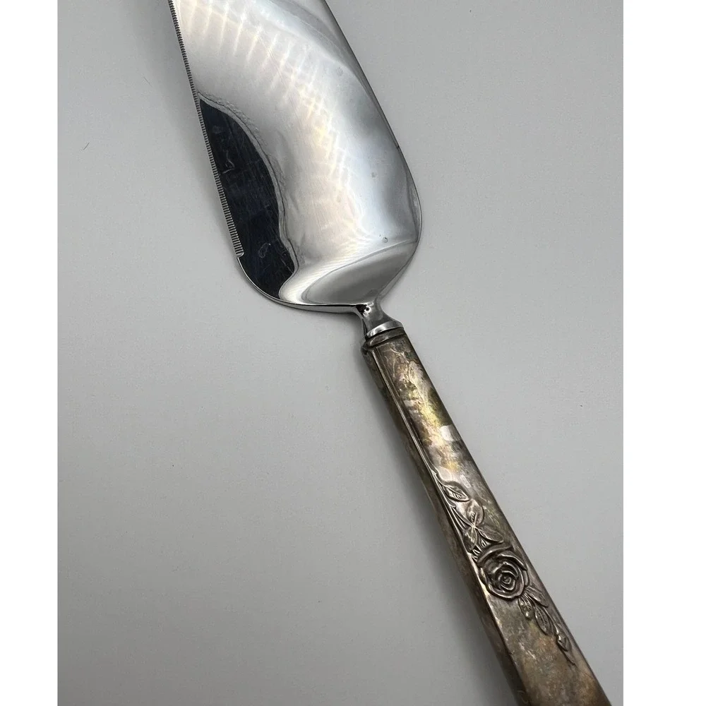 Reed and Barton Pie Server Silver Good Classic Rose Sterling Handle